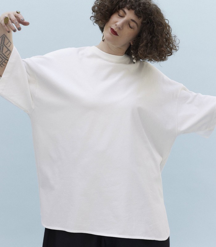 THE large white t-shirt